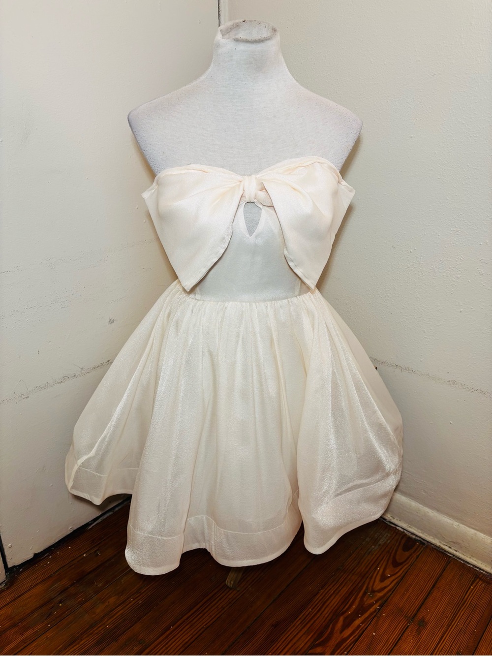 Main Strip Strapless Charmed & Classy Bow Dress NWT